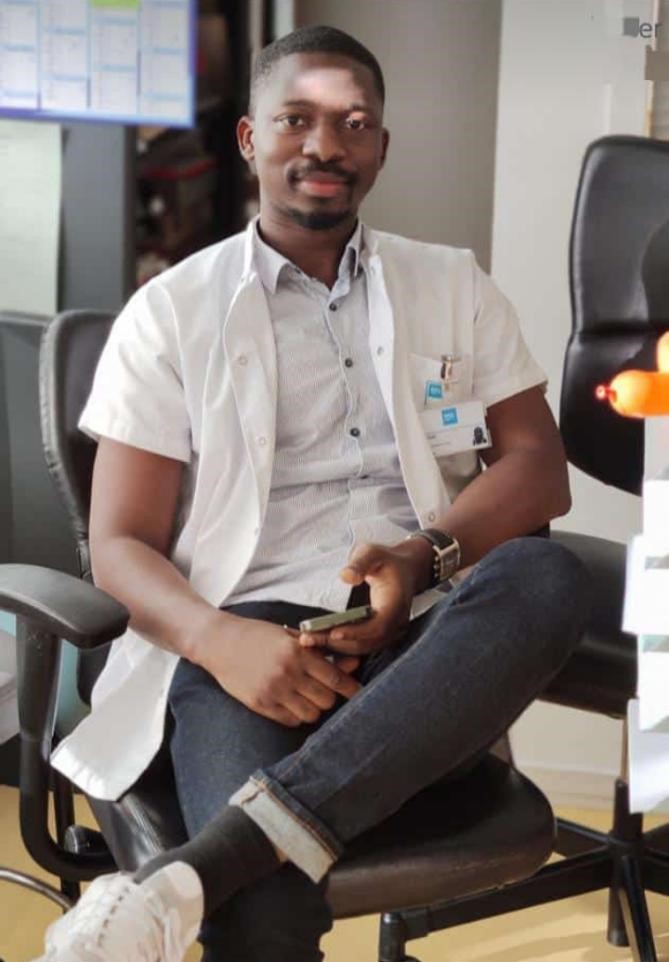 Dr. Assan au travail